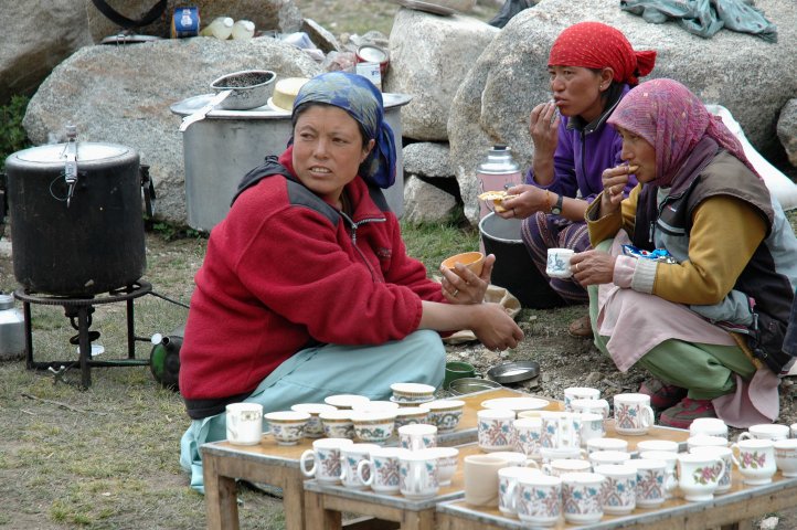 Voorbereidingen voor de Dalai Lama nabij Kharndung La