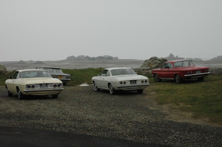 Oldtimers op het strand op weg naar Bugu�l�s