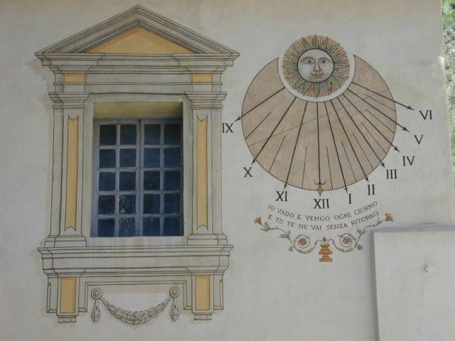 St Etienne de Tin�e: zonnewijzers