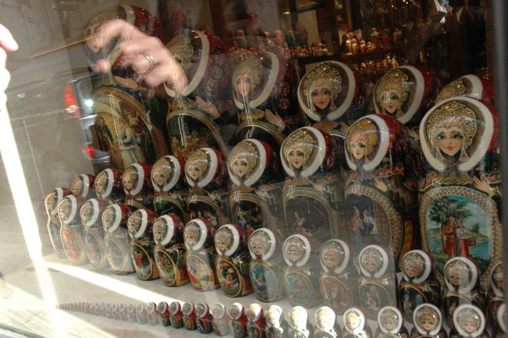 Matroesjka's in een vitrine