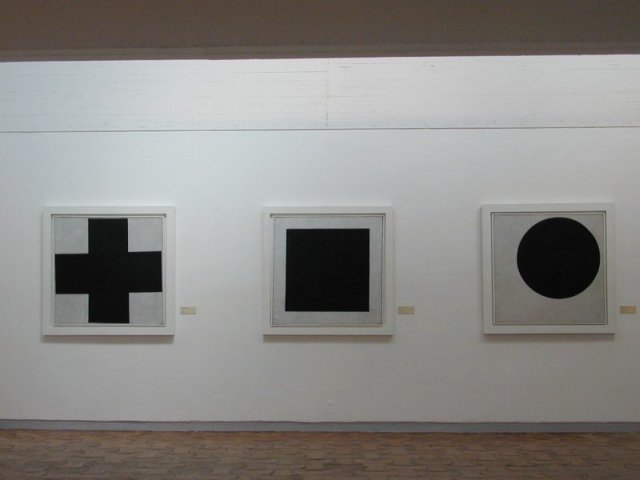 Stichting Maeght - Malevitch: Carr� cercle croix