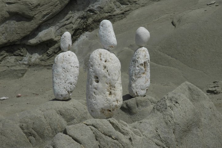 Steenmannetjes op het strand