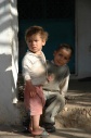 De kinderen kijken toe