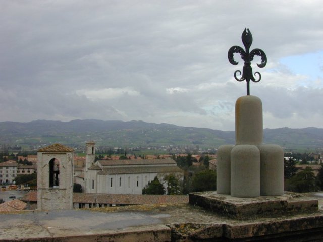 Gubbio: zicht vanaf Piazza Grande